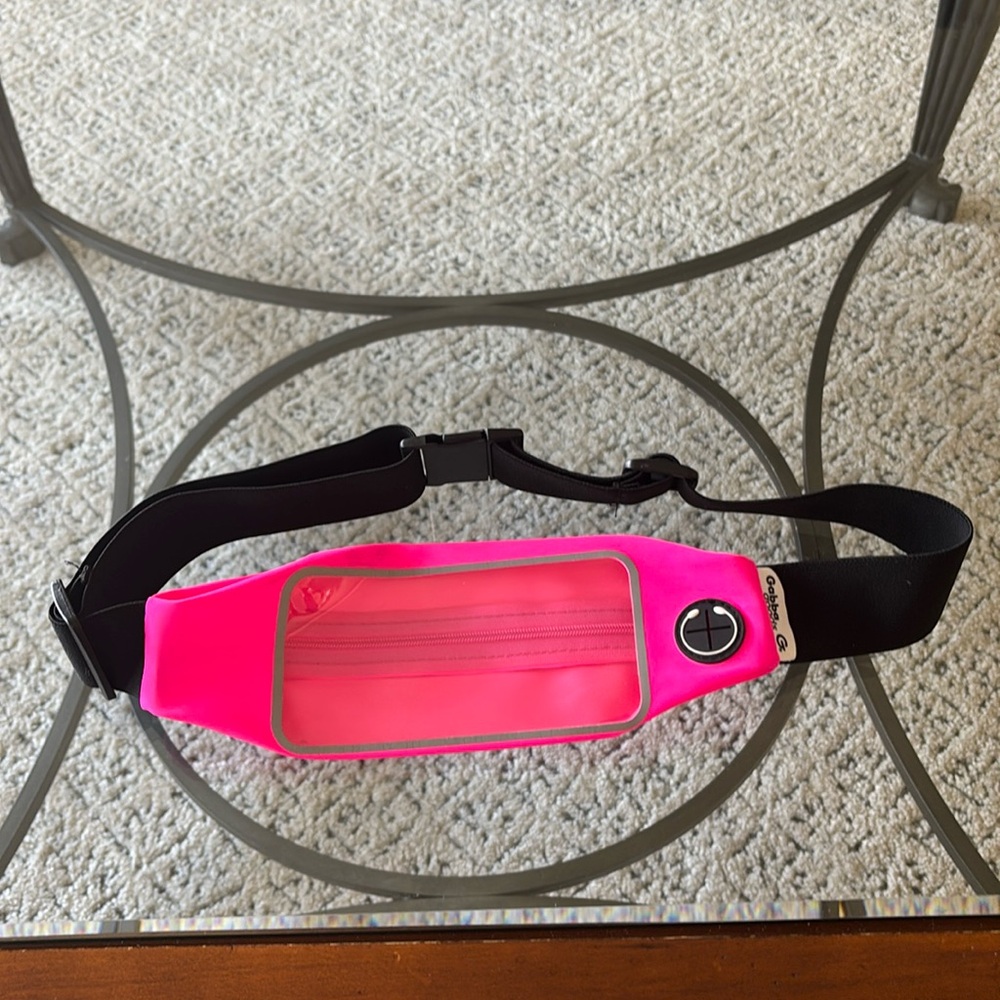 phone runnning fanny pack